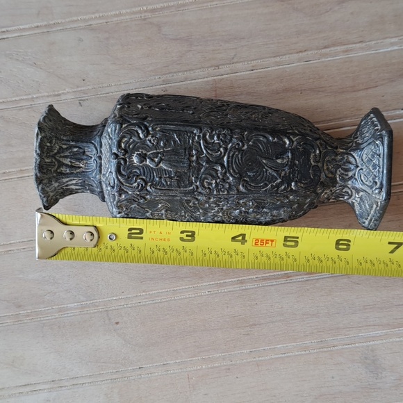 Vintage Old Dutch-Style Embossed Pewter Vase with Windmill & Figurine Motif - Picture 11 of 11